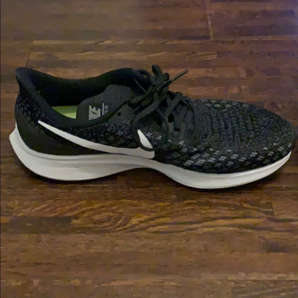 Nike Tennis Shoes